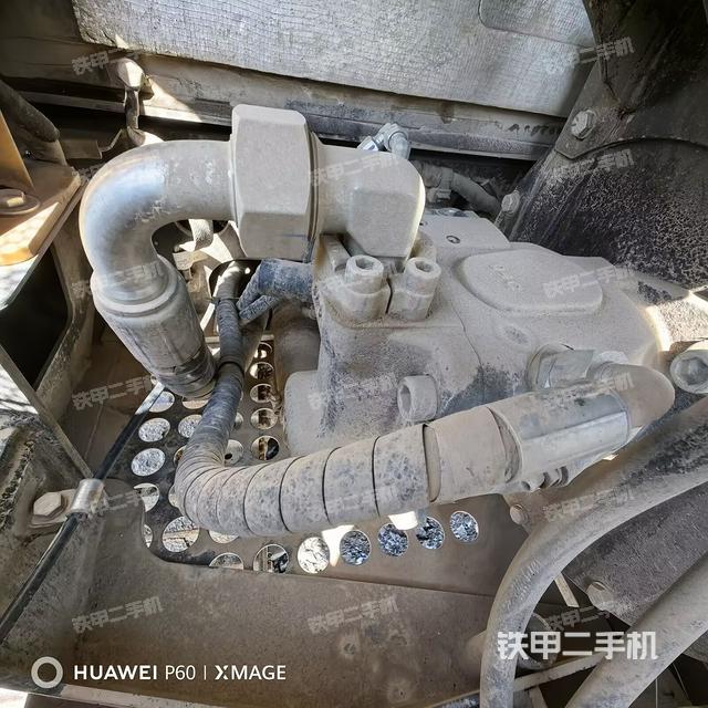 液压泵舱室正面整体（整机外观）