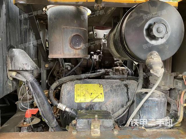 回转马达和主控阀（整机外观）