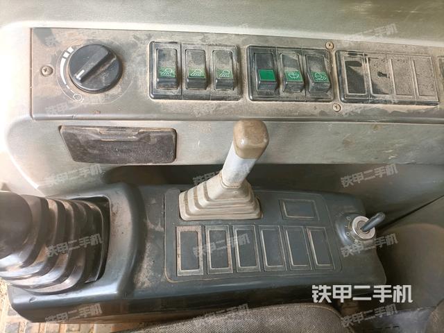 座椅右侧控制台/钥匙门/油门/含右手柄（驾驶室部分）