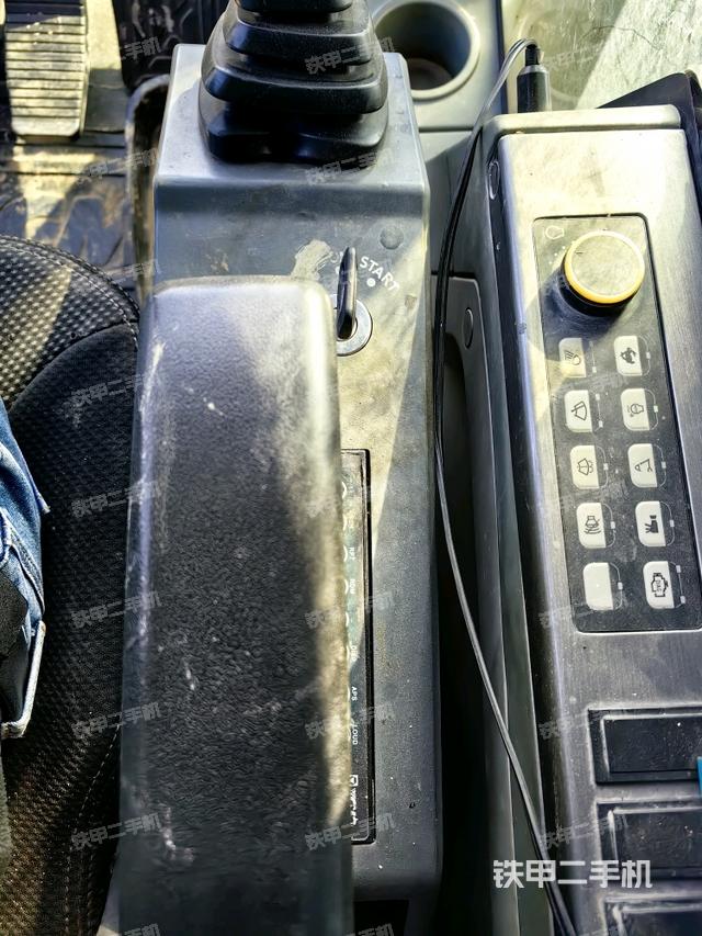 座椅左側(cè)控制臺/音響/含左手柄（駕駛室部分）