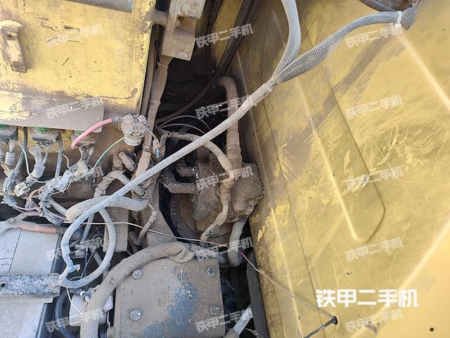 回转马达和主控阀（整机外观）