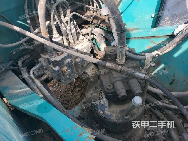 回转马达和主控阀（整机外观）