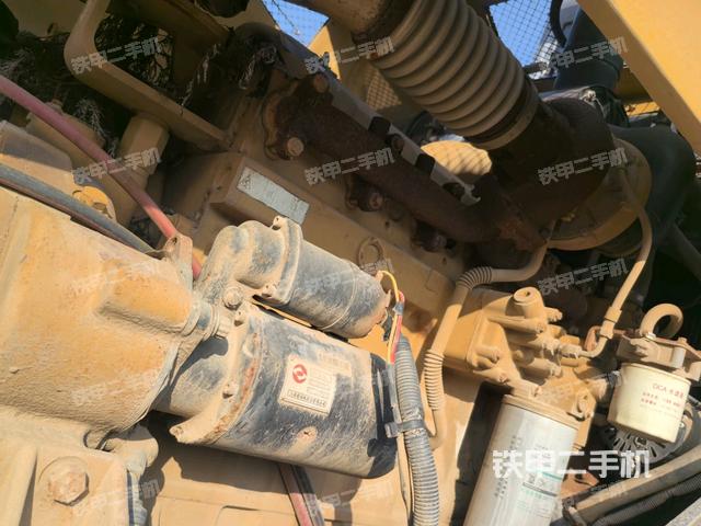 发动机舱液压泵全景（压路机发动机舱）