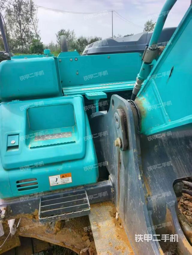 驾驶室顶部（整机外观）