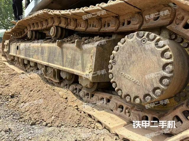 單側(cè)履帶整體（整機(jī)外觀）