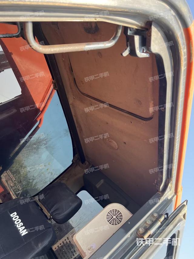 驾驶室顶部（整机外观）