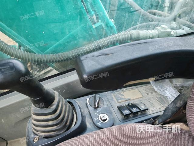 座椅右侧控制台/钥匙门/油门/含右手柄（驾驶室部分）