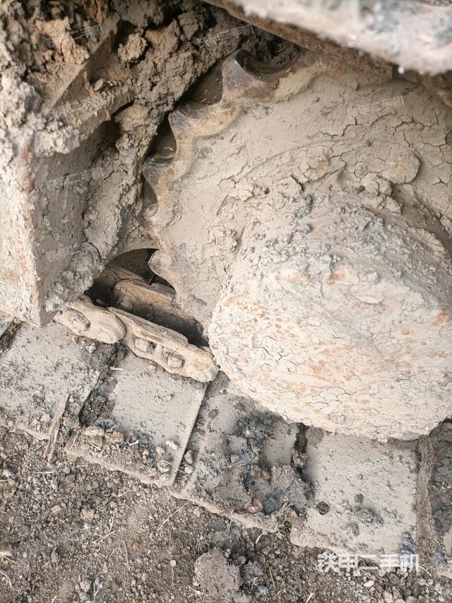 右驱动轮（行走机构）