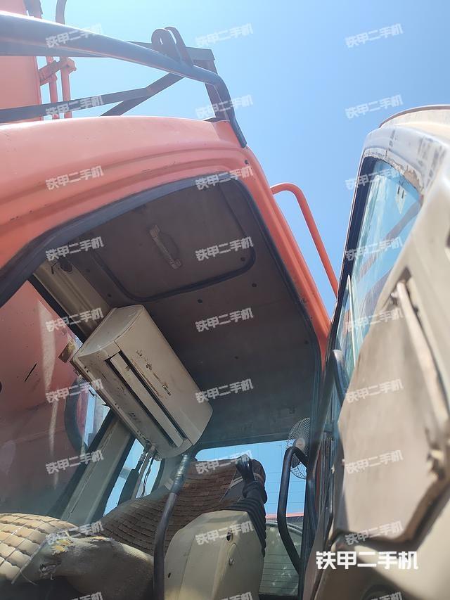 驾驶室顶部（整机外观）