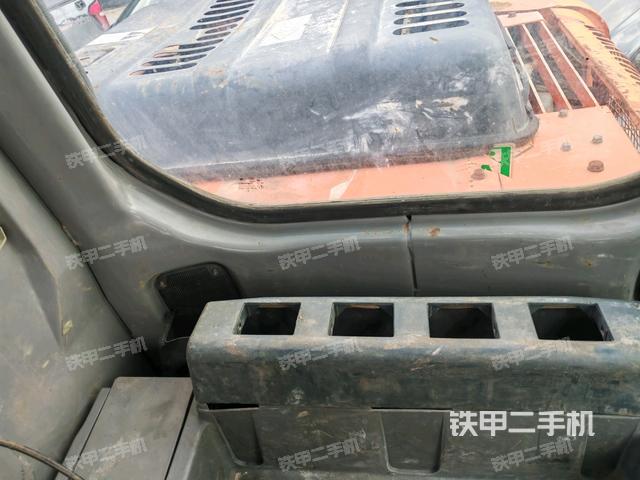 右侧玻璃角标（驾驶室部分）