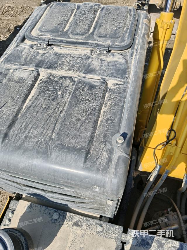 驾驶室顶部（整机外观）