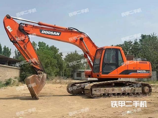 斗山DH225LC-7挖掘机