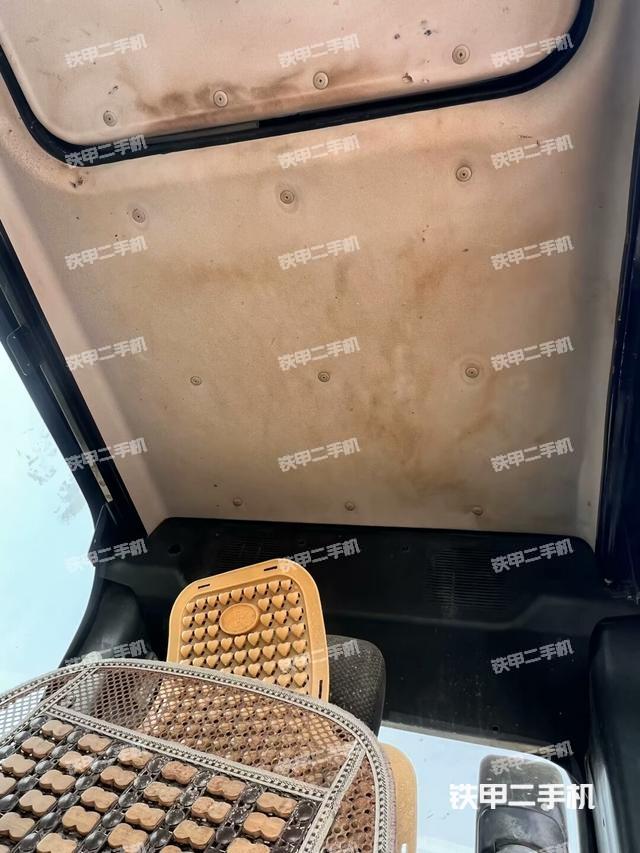 驾驶室顶部（整机外观）