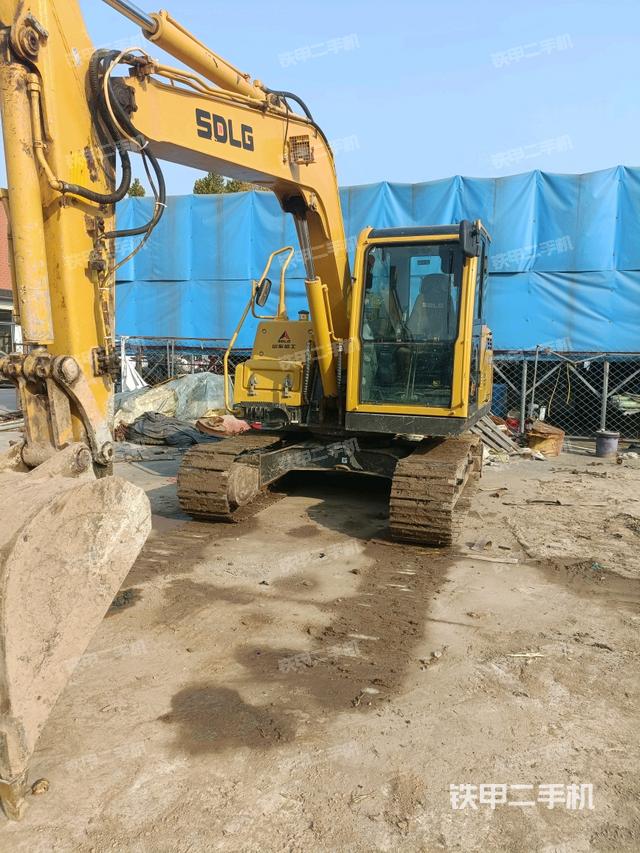 山东临工E675F挖掘机