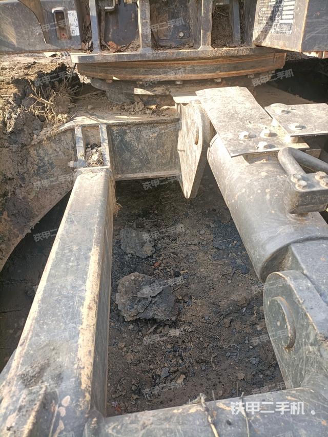 转盘和下车架正前（工作和回转装置）