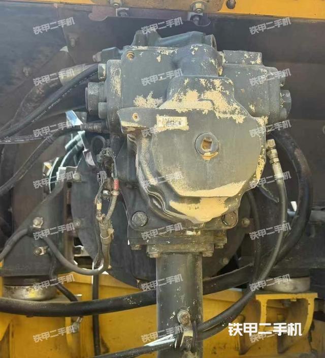 液壓泵艙室正面整體（整機(jī)外觀）