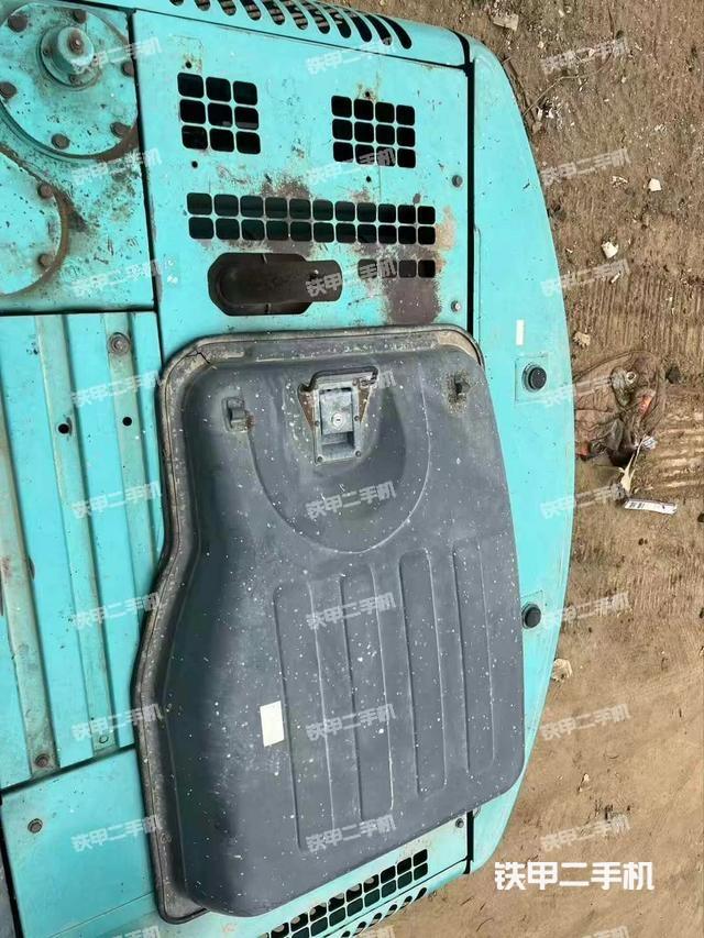 駕駛室頂部（整機外觀）