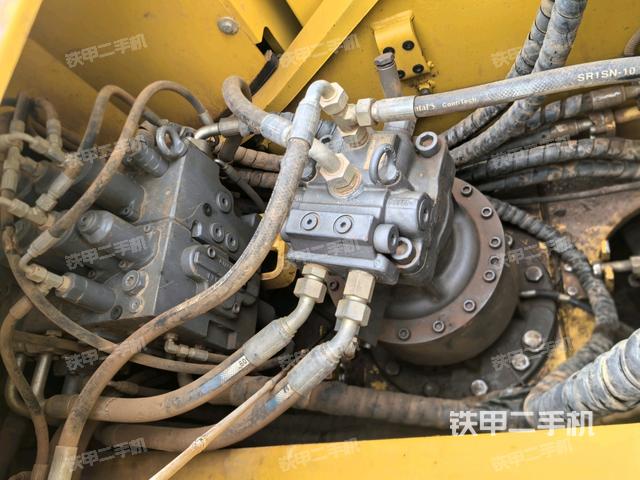 回转马达和主控阀（整机外观）