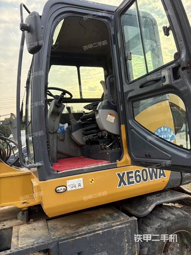 驾驶室整体（整机外观）