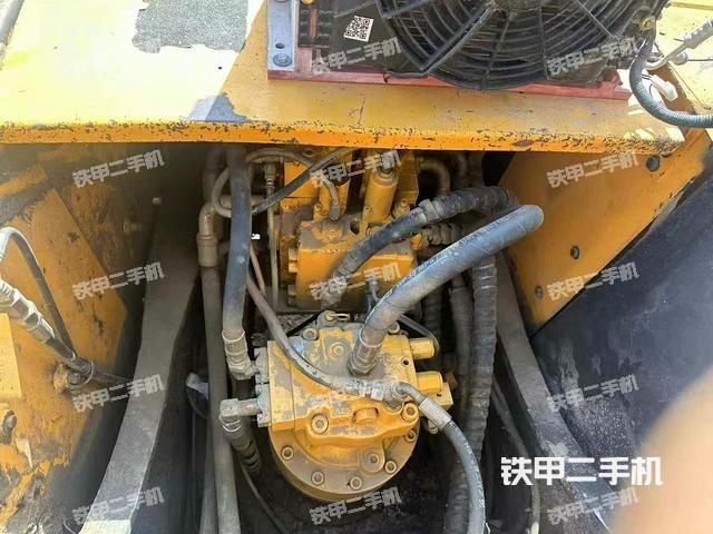 回转马达和主控阀（整机外观）