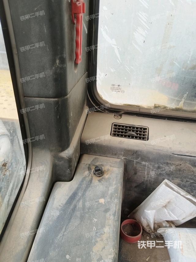 后窗玻璃角標（駕駛室部分）