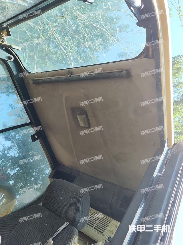 驾驶室顶部（整机外观）