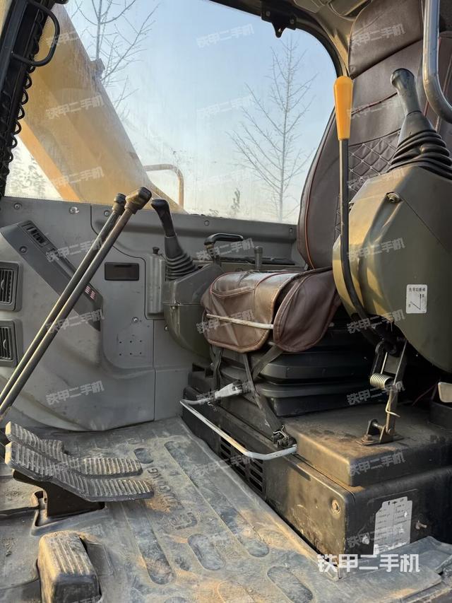 驾驶室整体（整机外观）