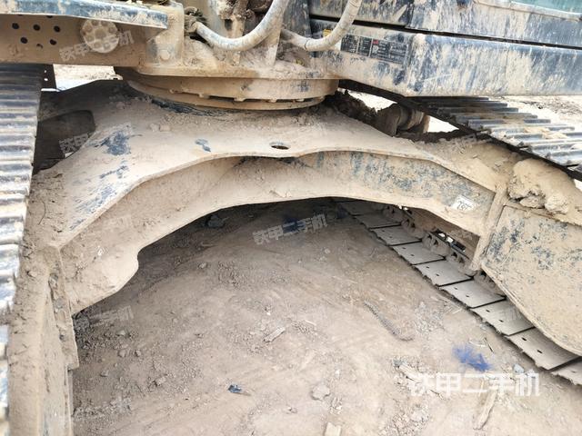 转盘和下车架正前（工作和回转装置）