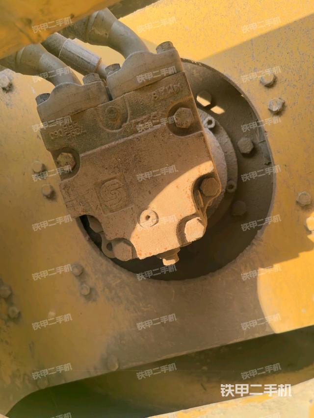 前车架正右侧（压路机前后车架）