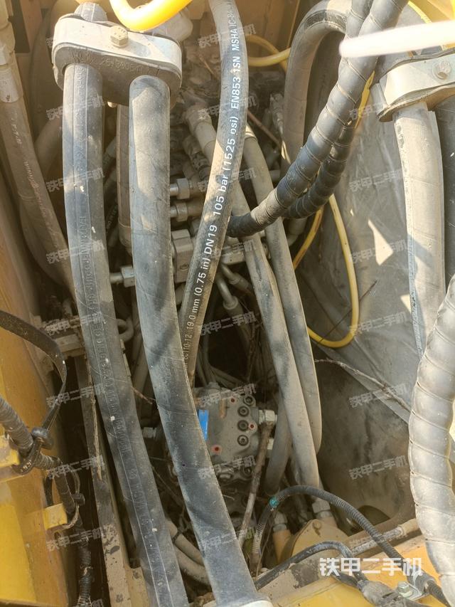 回转马达和主控阀（整机外观）