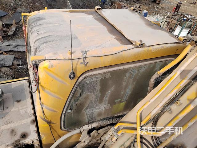 驾驶室顶部（整机外观）