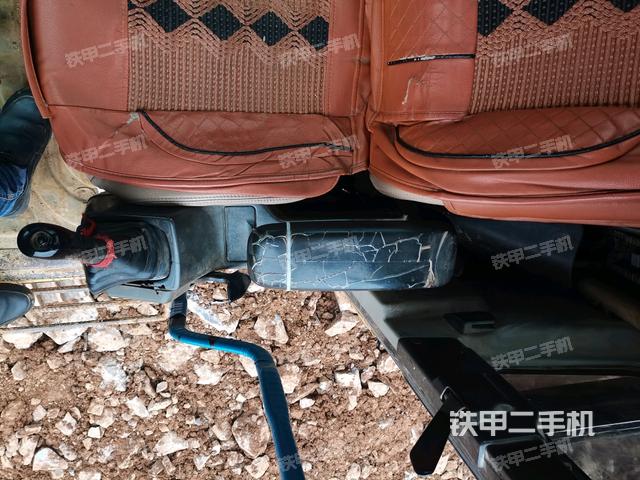 座椅左侧控制台/音响/含左手柄（驾驶室部分）