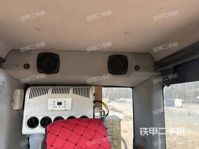 驾驶室顶部（整机外观）