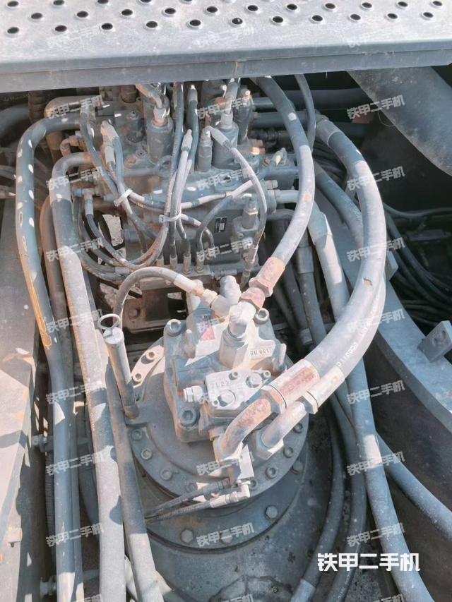 回轉馬達和主控閥（整機外觀）