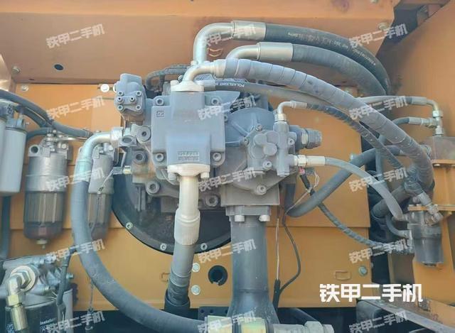 液壓泵艙室正面整體（整機(jī)外觀）