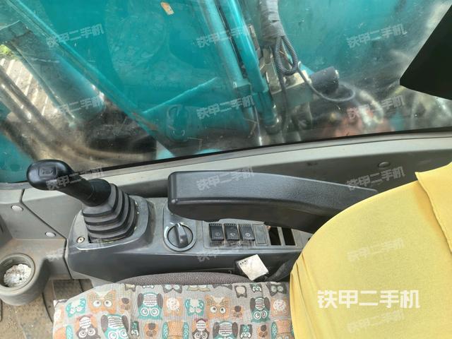 座椅右侧控制台/钥匙门/油门/含右手柄（驾驶室部分）