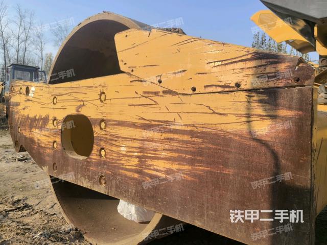 前車架正左側(cè)（壓路機前后車架）