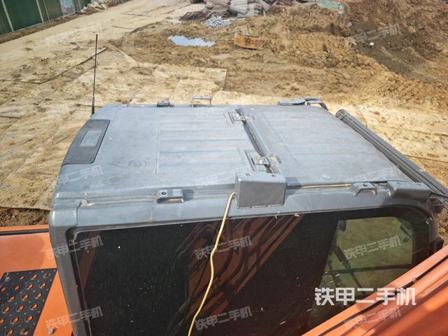 驾驶室顶部（整机外观）