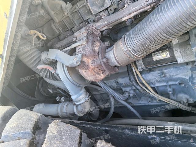 发动机左侧全景（压路机发动机舱）