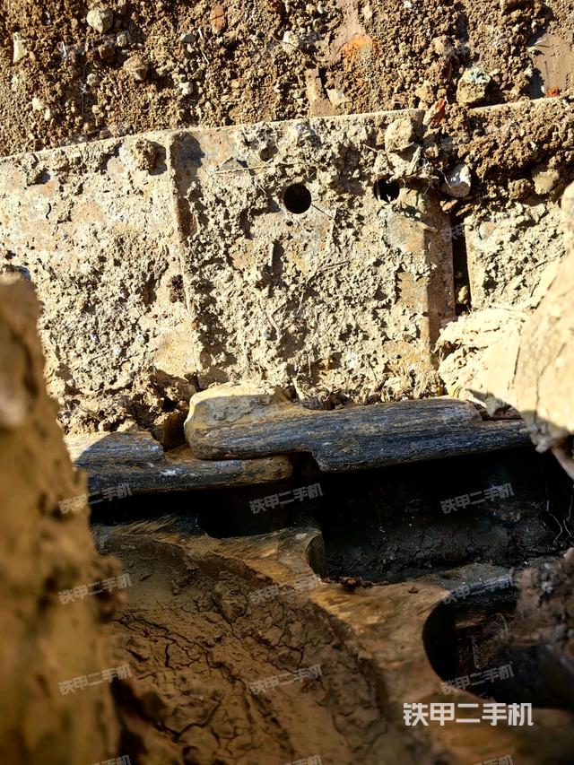 右驱动轮（行走机构）