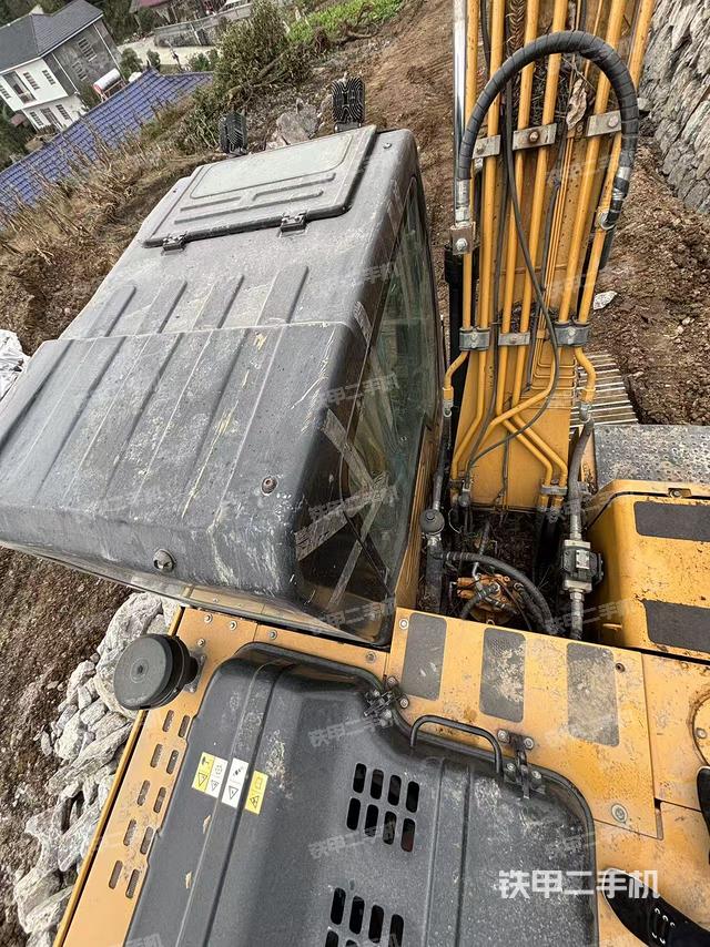 驾驶室顶部（整机外观）