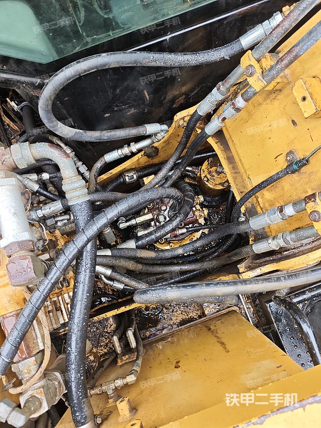 回转马达和主控阀（整机外观）