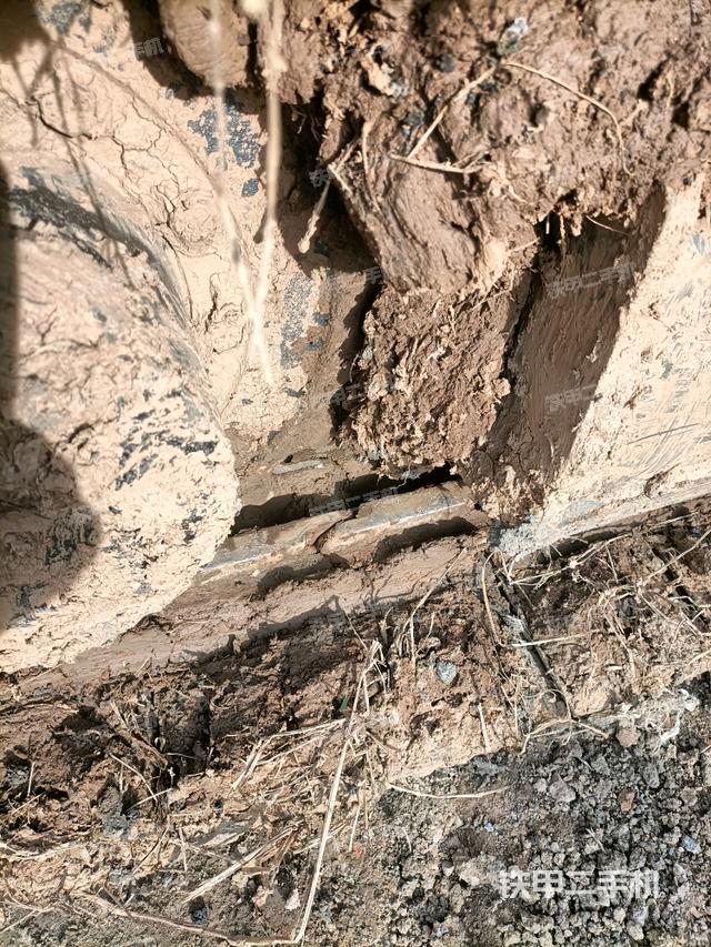 右驅(qū)動輪（行走機構(gòu)）