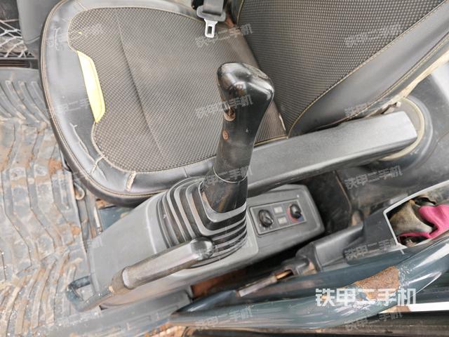 座椅左侧控制台/音响/含左手柄（驾驶室部分）