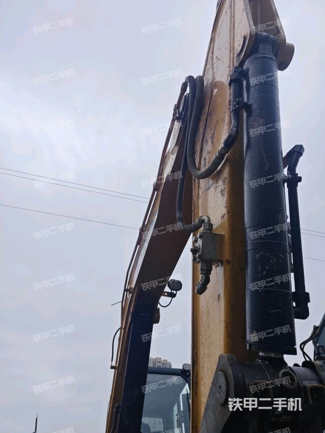 小臂整体右前（工作和回转装置）