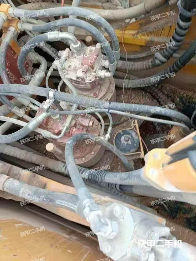 回转马达和主控阀（整机外观）