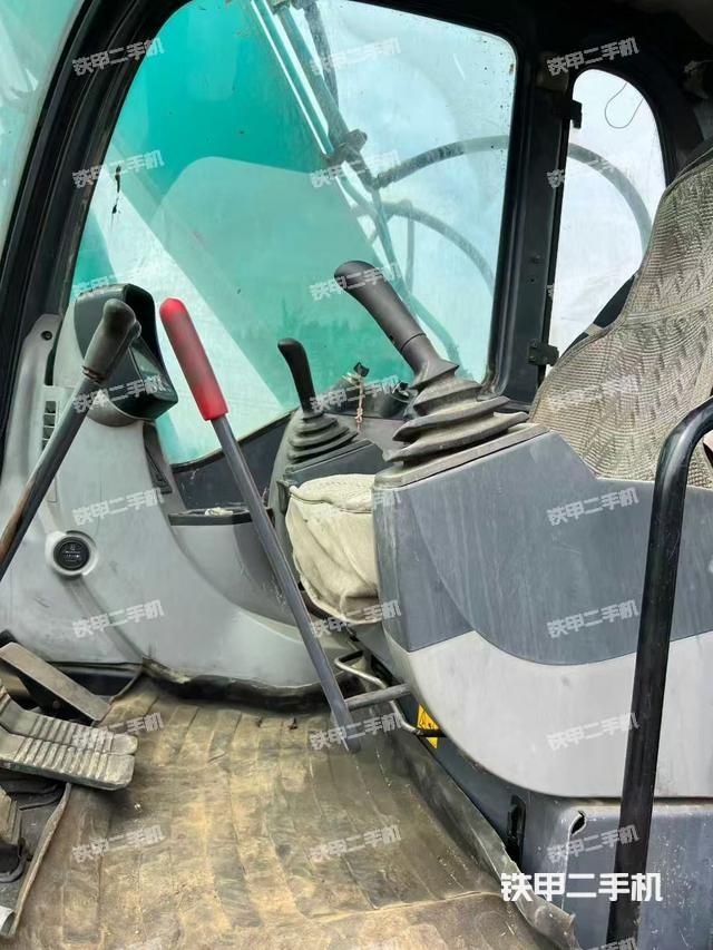 驾驶室整体（整机外观）