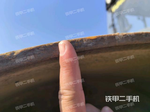 铰接正左侧（压路机前后车架）