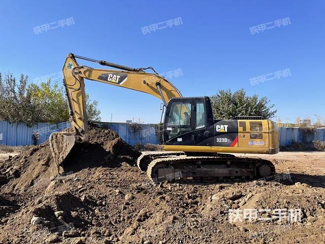 卡特彼勒323D2L挖掘機