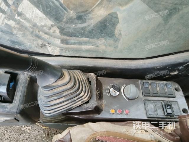 座椅右側(cè)控制臺/鑰匙門/油門/含右手柄（駕駛室部分）